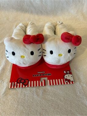 Sanrio HELLO KITTY Plush Slip-On
Slippers Soft Comfy Faux Fur Size XS (5-6)